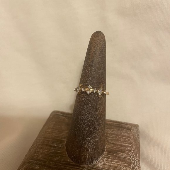 Queens of The Roundtable Crystal Ring - Picture 3 of 3